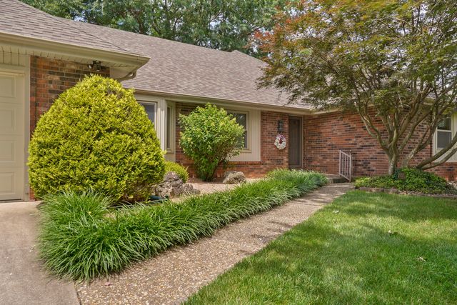 1735 E Vincent Drive, Springfield, MO 65804
