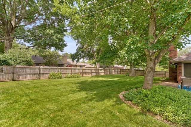 1735 E Vincent Drive, Springfield, MO 65804