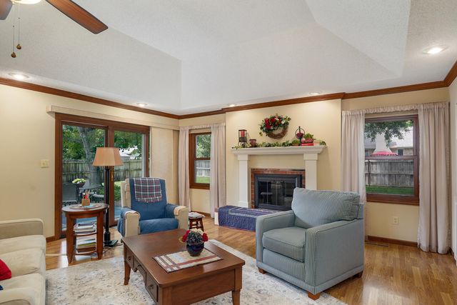 1735 E Vincent Drive, Springfield, MO 65804