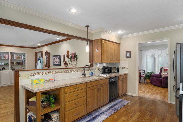 1735 E Vincent Drive, Springfield, MO 65804