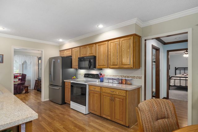 1735 E Vincent Drive, Springfield, MO 65804
