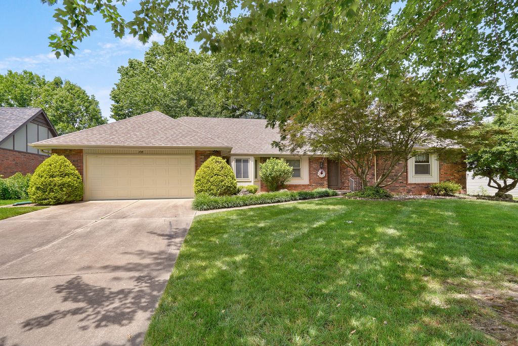 1735 E Vincent Drive, Springfield, MO 65804