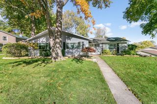 1819 Woodmont Drive, South Bend, IN 46614