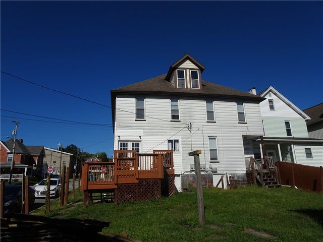 202-204 N 3rd St, Youngwood, PA 15697