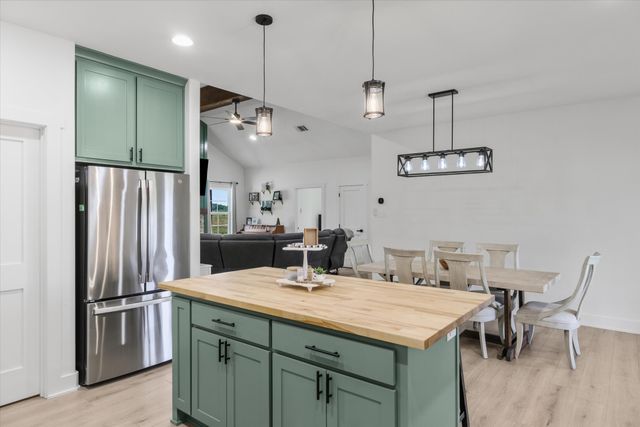832 Vz County Road 4512, Ben Wheeler, TX 75754