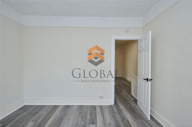 865 E 215th Street, Bronx, NY 10467