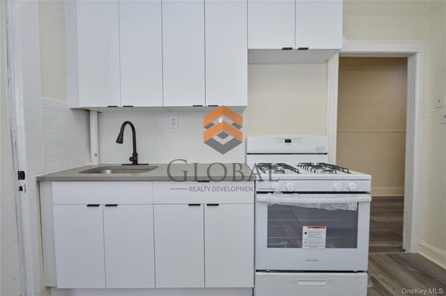 865 E 215th Street, Bronx, NY 10467