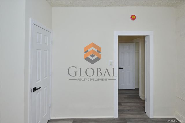 865 E 215th Street, Bronx, NY 10467