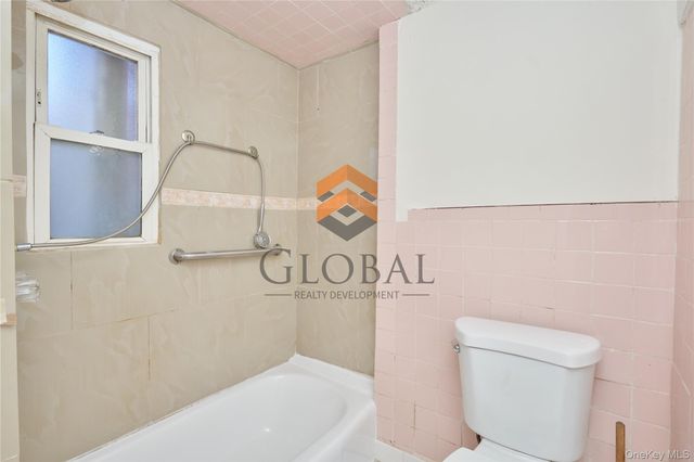 865 E 215th Street, Bronx, NY 10467