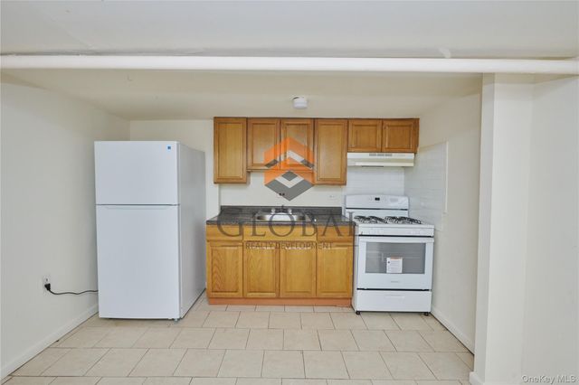 865 E 215th Street, Bronx, NY 10467