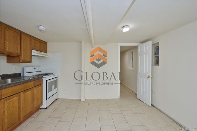 865 E 215th Street, Bronx, NY 10467