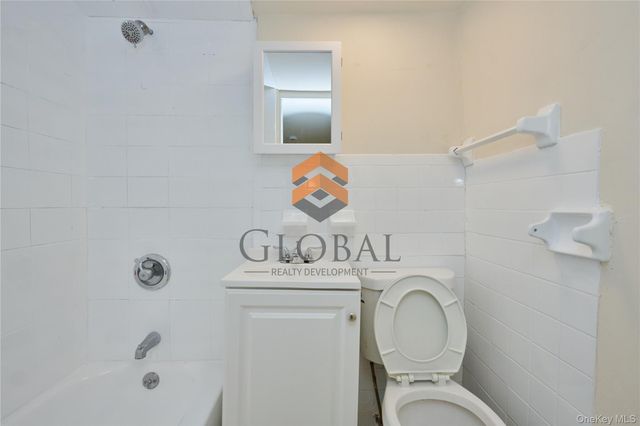 865 E 215th Street, Bronx, NY 10467