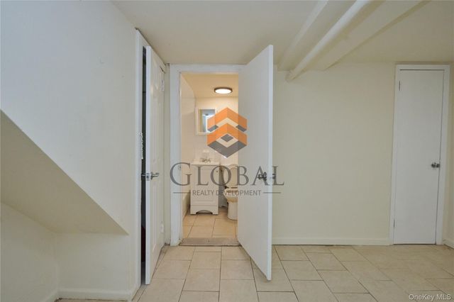 865 E 215th Street, Bronx, NY 10467