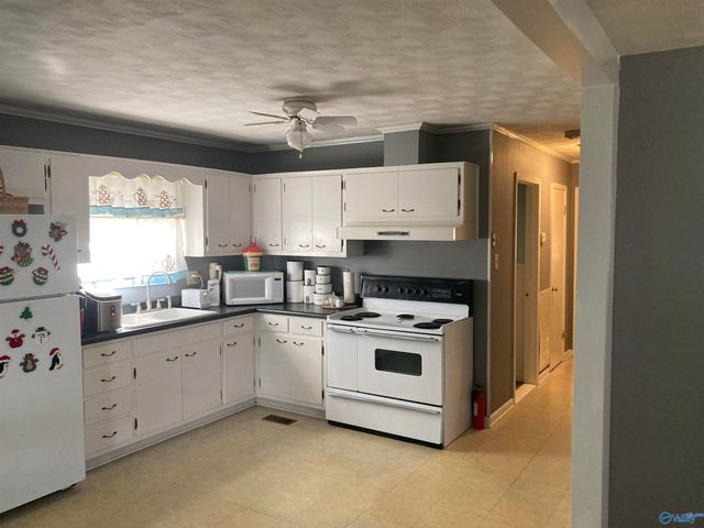 756 SW Morris Street SW, Hartselle, AL 35640