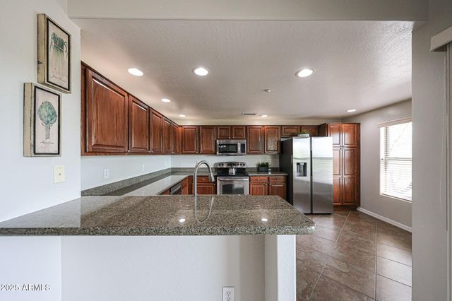 33550 N DOVE LAKES Drive 2035, Cave Creek, AZ 85331