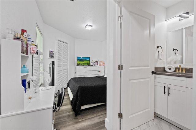 3209 E HANNA AVENUE, Tampa, FL 33610