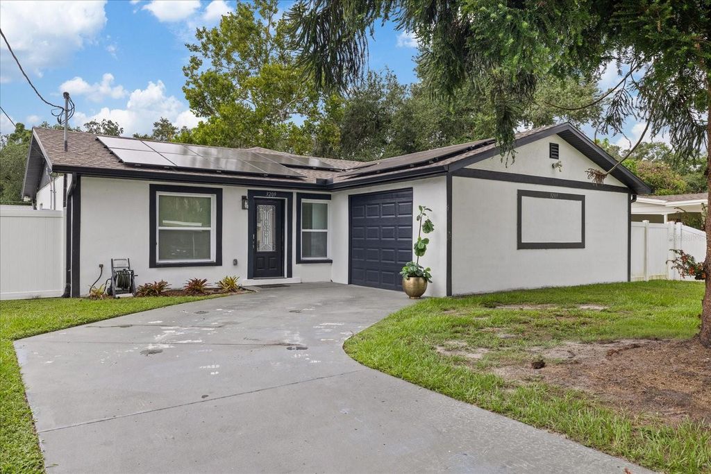 3209 E HANNA AVENUE, Tampa, FL 33610