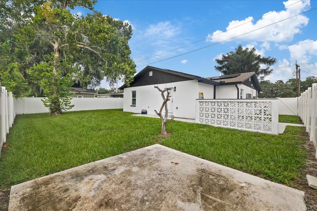 Image 35 of property listing at 3209 E HANNA AVENUE, Tampa, FL 33610