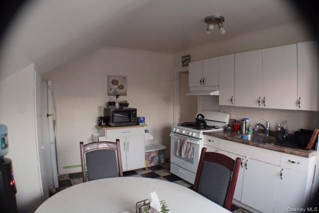 135 E Olive Street Upper, Long Beach, NY 11561