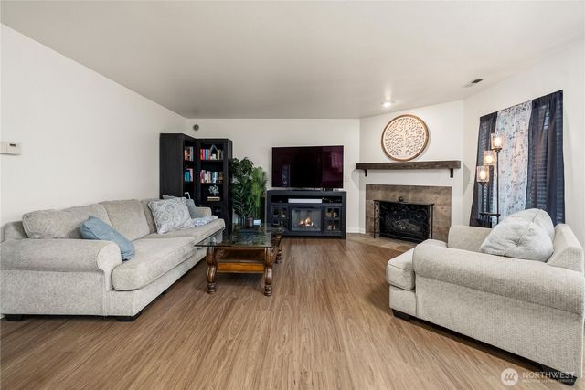 1506 SW 33rd Ave Ct Avenue Ct, Puyallup, WA 98373