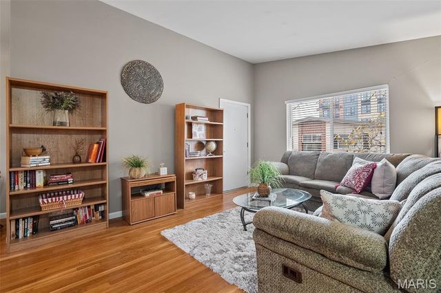 125 E Washington Avenue 2N, Kirkwood, MO 63122