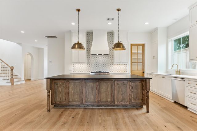 1335 Gardenia Drive, Houston, TX 77018