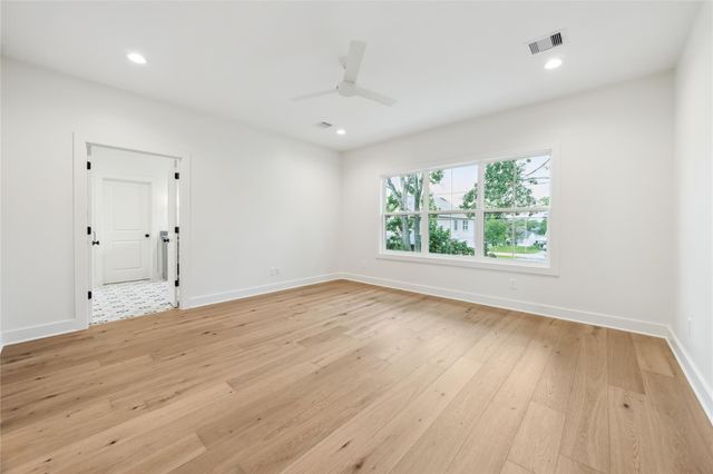 1335 Gardenia Drive, Houston, TX 77018