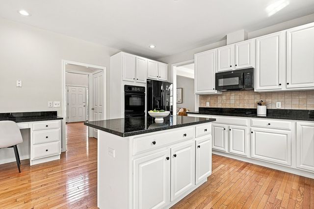 37 Aspen Avenue, Grafton, MA 01560