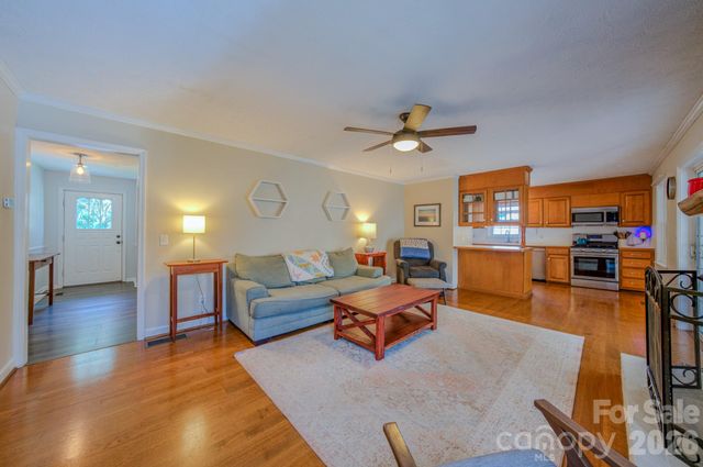 195 Long John Drive, Hendersonville, NC 28791