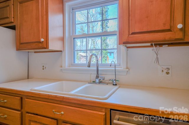 195 Long John Drive, Hendersonville, NC 28791