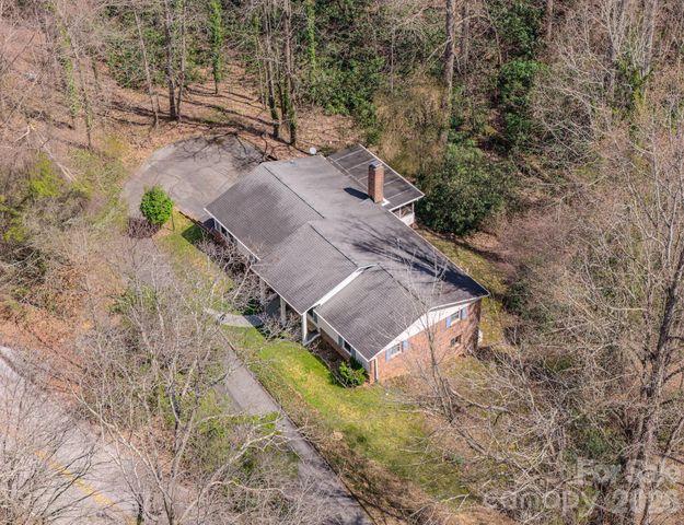 195 Long John Drive, Hendersonville, NC 28791