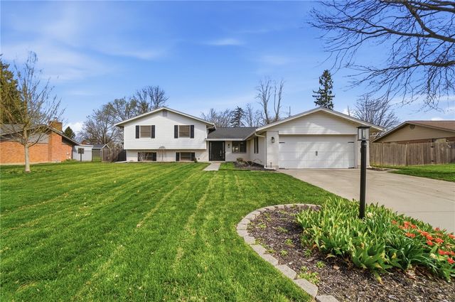 1007 Hyde Park Drive, Centerville, OH 45429