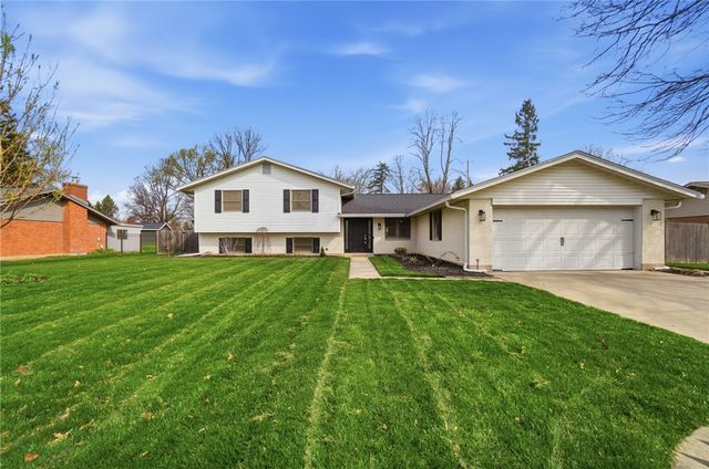 1007 Hyde Park Drive, Centerville, OH 45429