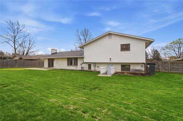 1007 Hyde Park Drive, Centerville, OH 45429