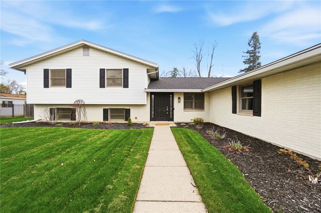 1007 Hyde Park Drive, Centerville, OH 45429