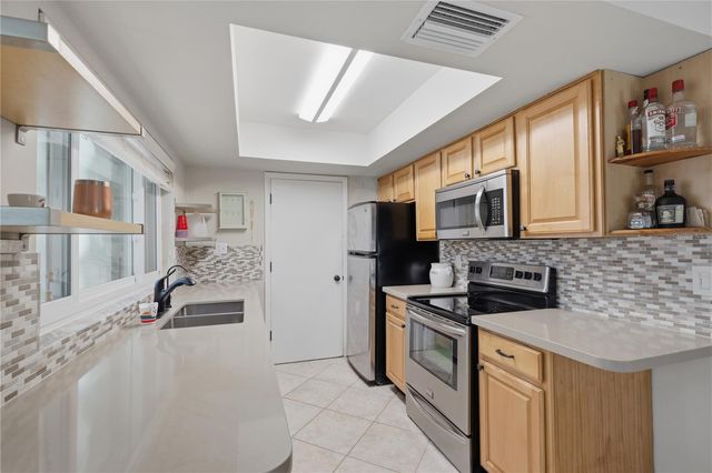 6214 DEWDROP WAY, Temple Terrace, FL 33617