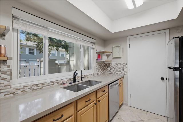 6214 DEWDROP WAY, Temple Terrace, FL 33617