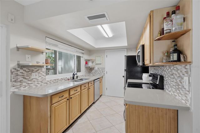 6214 DEWDROP WAY, Temple Terrace, FL 33617