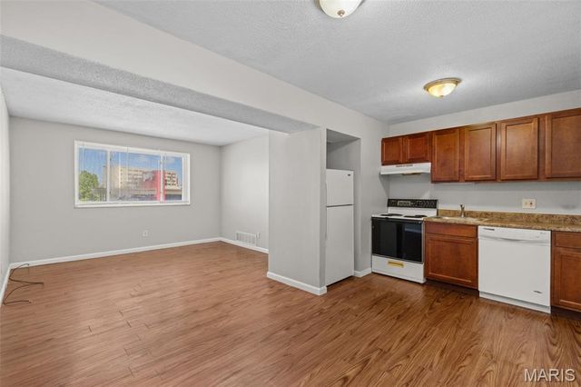 2140 Hampton Avenue, St Louis, MO 63139