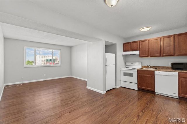 2140 Hampton Avenue, St Louis, MO 63139