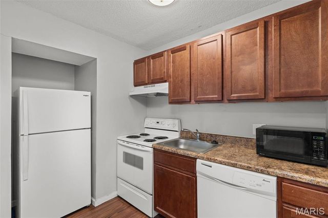 2140 Hampton Avenue, St Louis, MO 63139