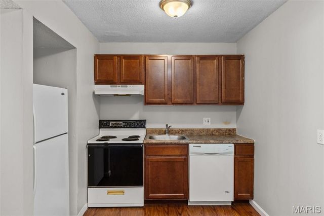 2140 Hampton Avenue, St Louis, MO 63139