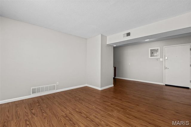 2140 Hampton Avenue, St Louis, MO 63139