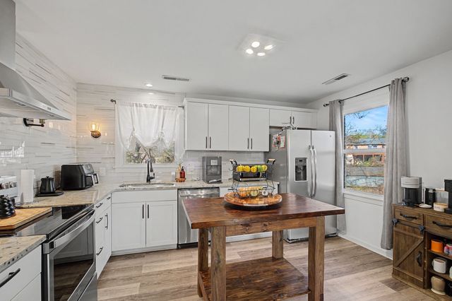 100 Dellrose Dr, Nashville, TN 37214