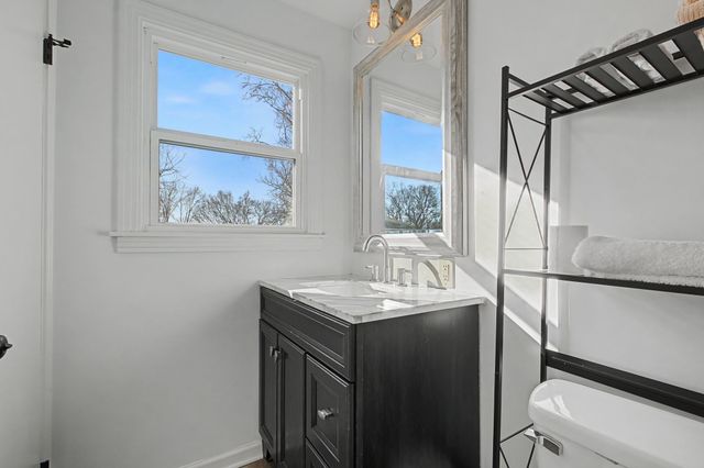 100 Dellrose Dr, Nashville, TN 37214