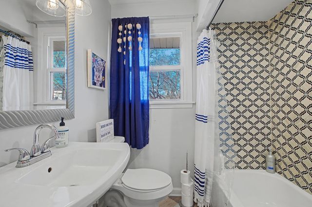 100 Dellrose Dr, Nashville, TN 37214