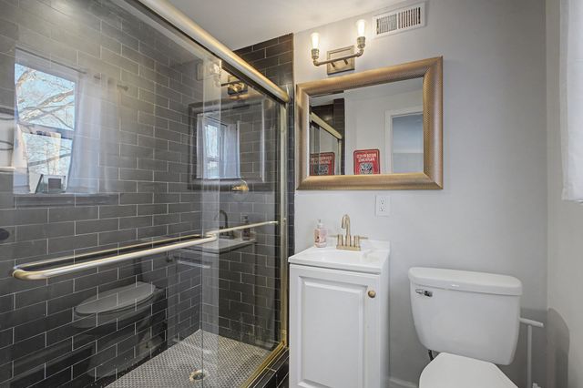 100 Dellrose Dr, Nashville, TN 37214