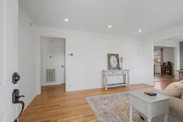 100 Dellrose Dr, Nashville, TN 37214