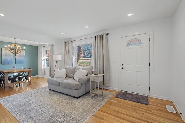 100 Dellrose Dr, Nashville, TN 37214