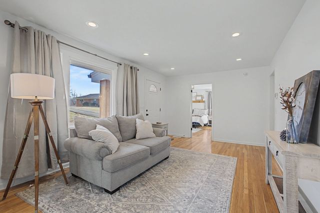 100 Dellrose Dr, Nashville, TN 37214